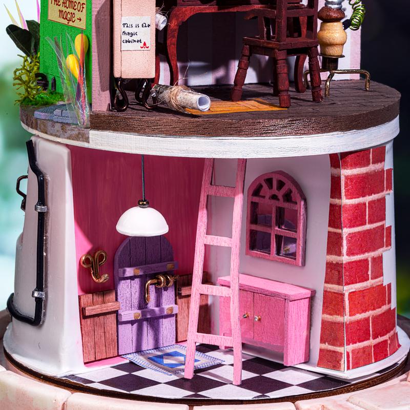 Secluded Neighbor Diorama Kit - At Play Toys